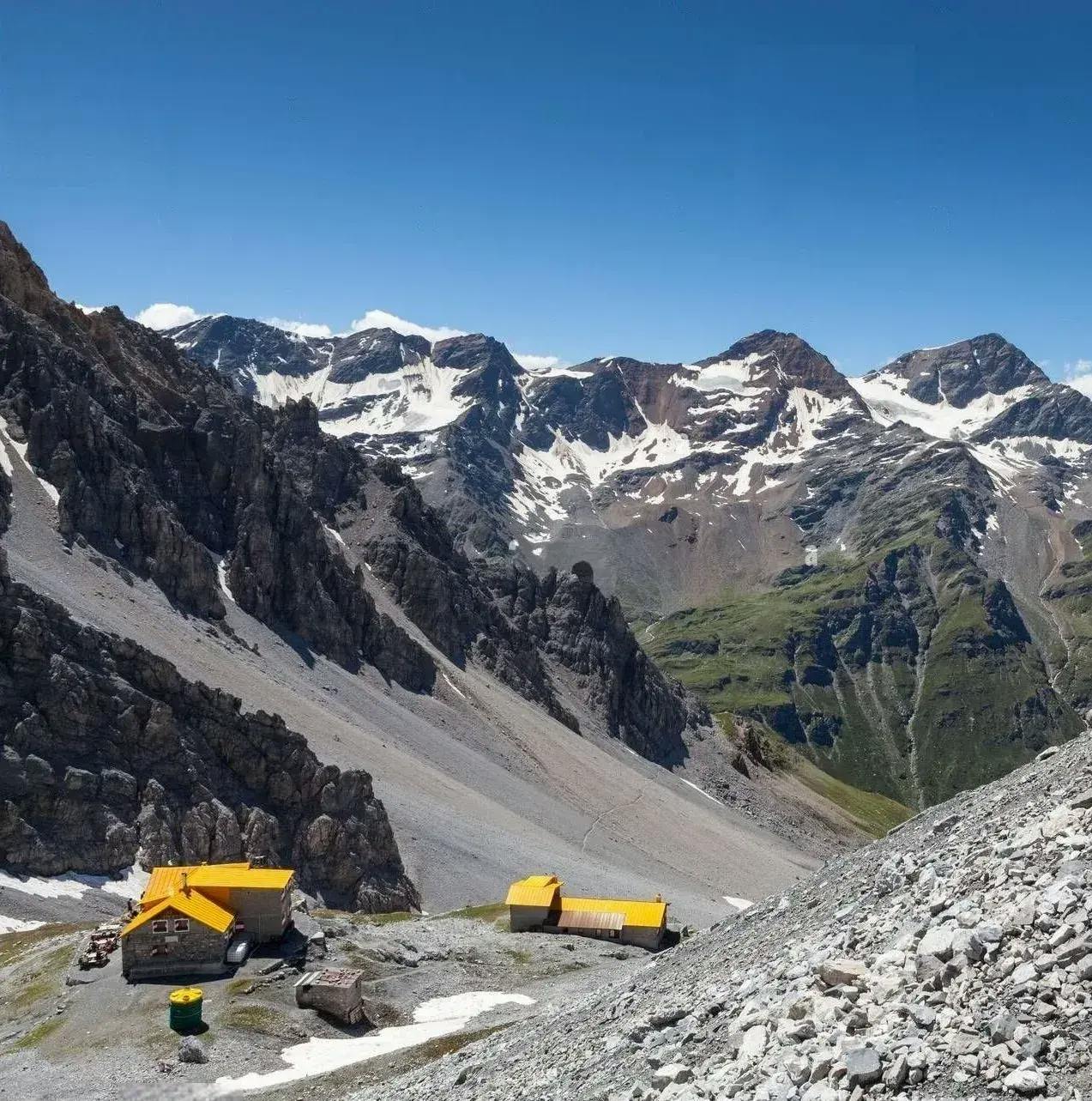 Descubre el Refugio Quinto Alpini: Tu remanso de paz en el corazón del Parque Nacional del Stelvio