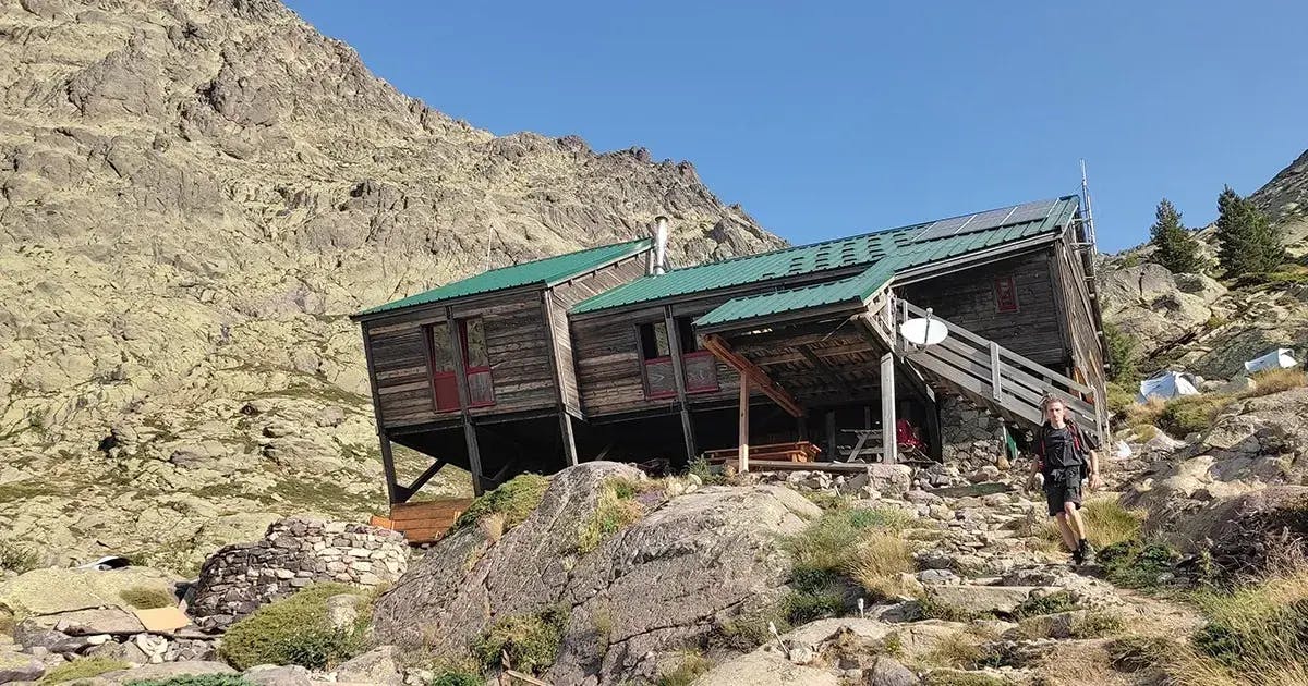 Descubre el Refugio de Tighjettu: Un Alojamiento Imprescindible en el GR20 en Córcega