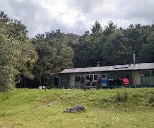 Te Puia Hut (Lodge)