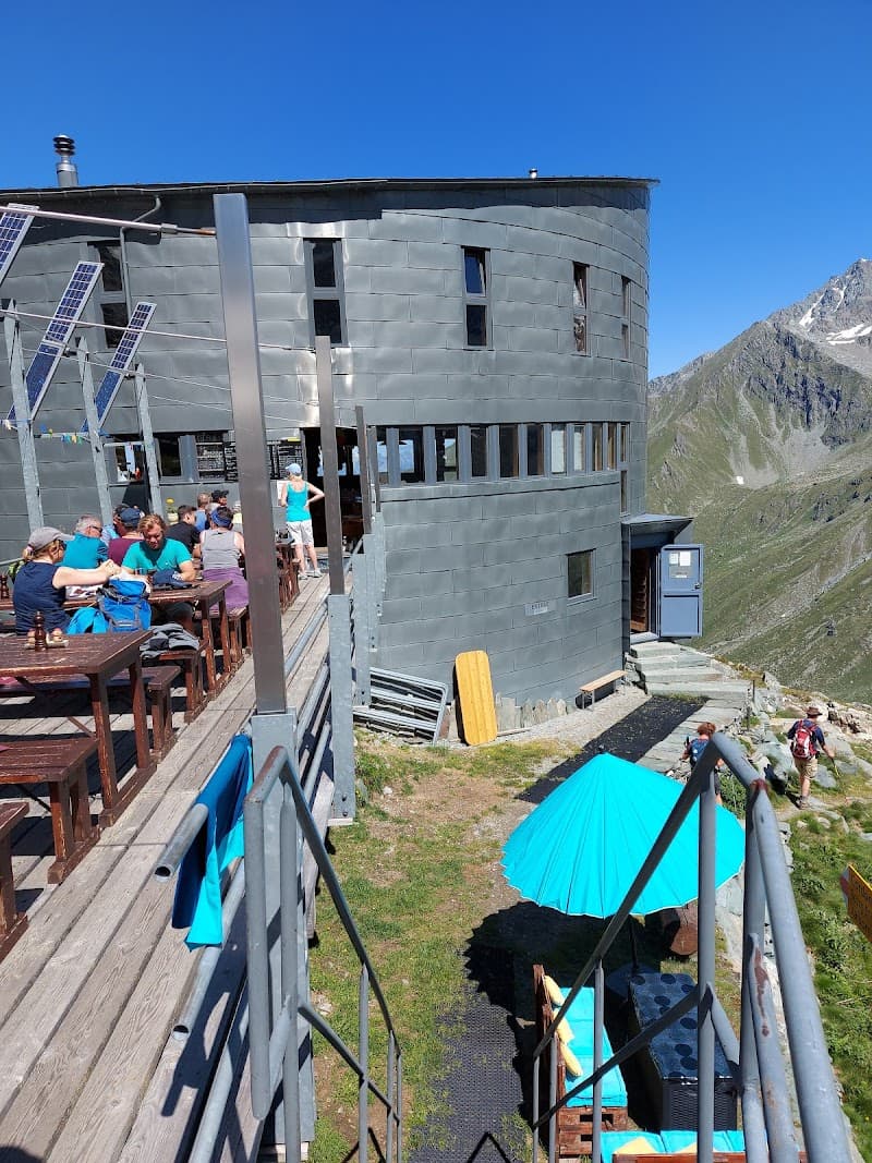 Cabane du Vélan 2
