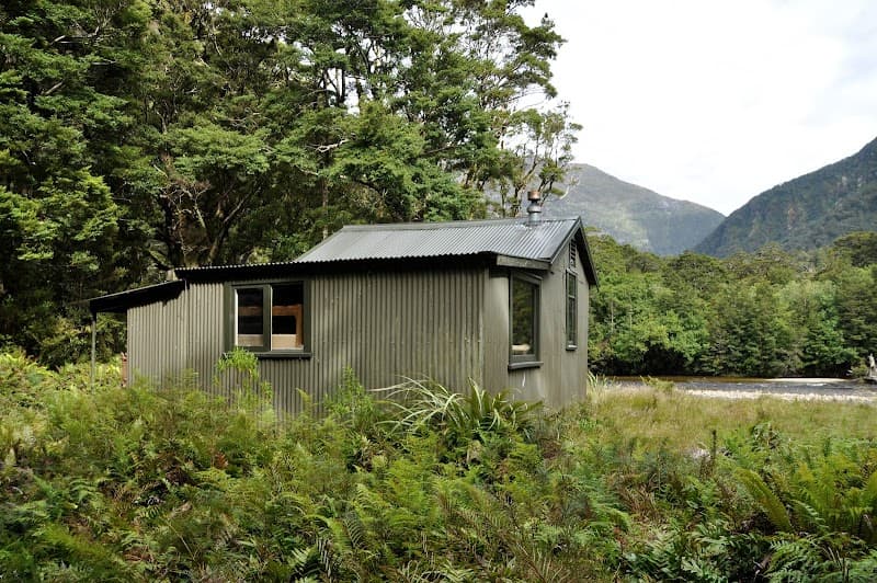 Lake Hankinson Hut