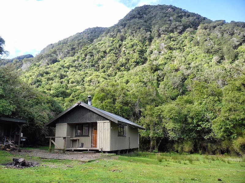 Lake Poteriteri Hut