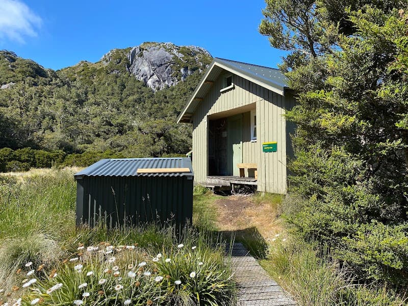 Lake Roe Hut