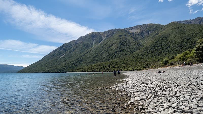 Lake Sumner Hut