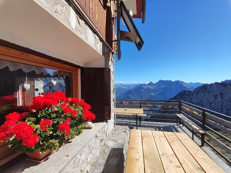 Rifugio Luigi Albani 4