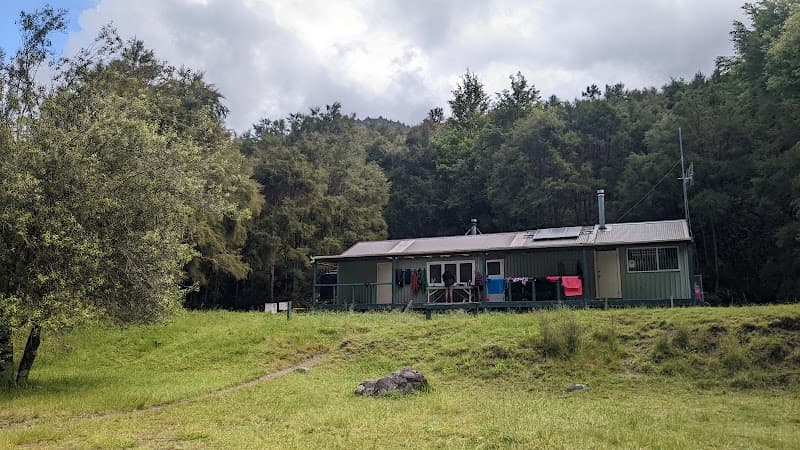 Te Puia Hut (Lodge)