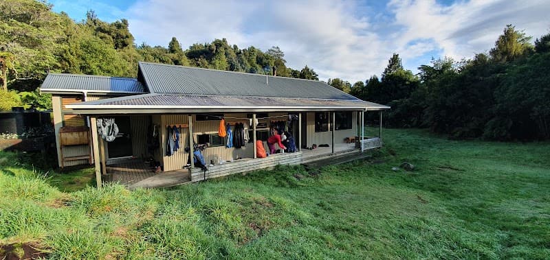 Te Waiotukapiti Hut