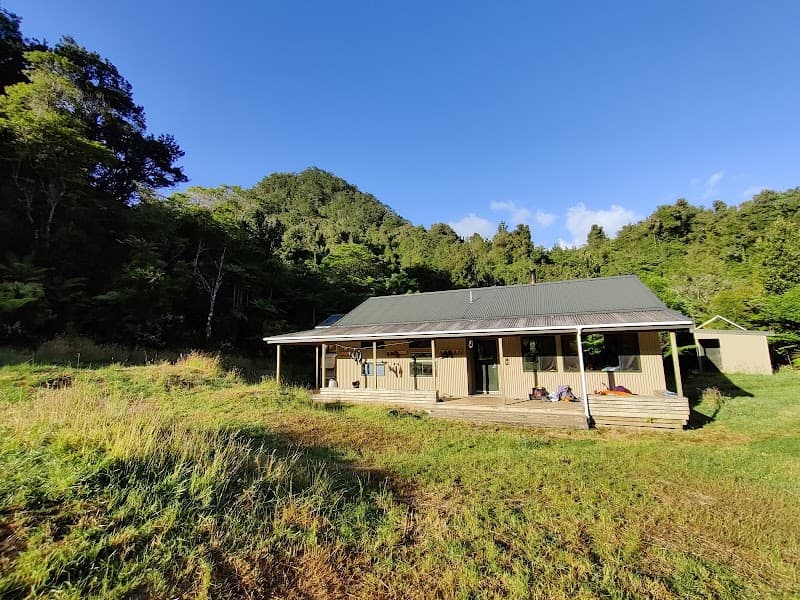 Te Waiotukapiti Hut 4